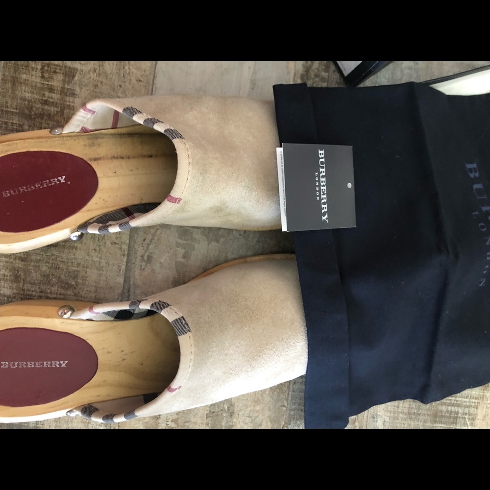 Burberry clogs